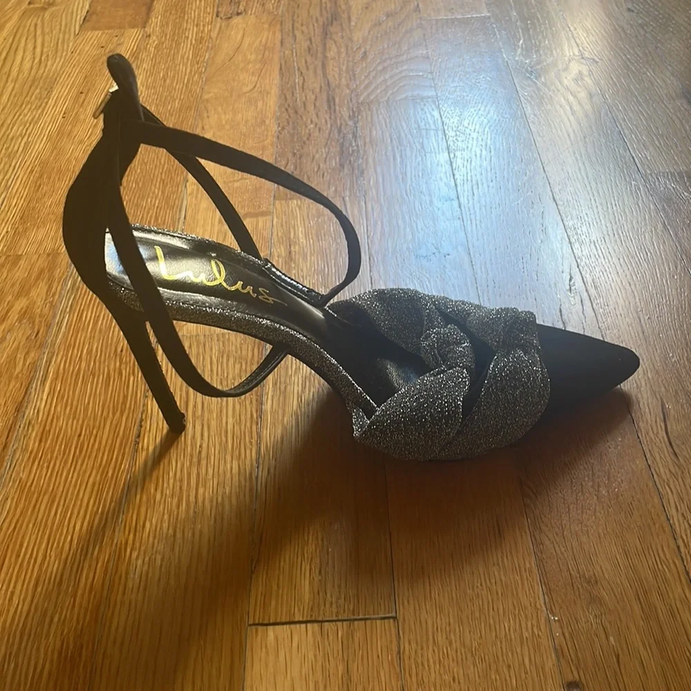 Pointed Heels - Picture 3 of 5